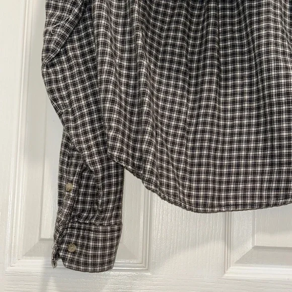 American Eagle Outfitters Black and Gray Plaid Button Down Shirt - Picture 9 of 11